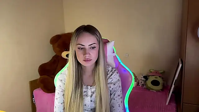 Snapshot of TiannaJedziniak chatting on 03.21.26 TiannaJedziniak online show from 03.21.26