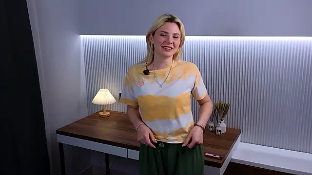 Snapshot of BeeKoci chatting on 03.23.26 BeeKoci online show from 03.23.26