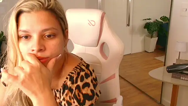 Snapshot of Florence_Ford chatting on 05.23.26 Florence Ford online show from 05.23.26