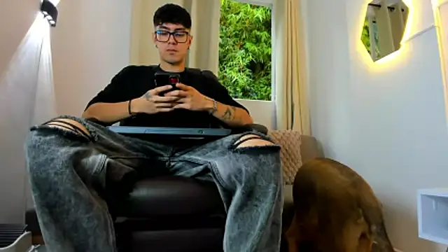 Snapshot of etham_wolf1 chatting on 06.06.26 etham wolf1 online show from 06.06.26