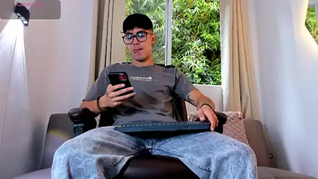 Snapshot of etham_wolf1 chatting on 06.08.26 etham wolf1 online show from 06.08.26