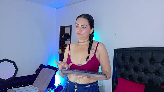 Scarlet Hiit online show from 07.14.26