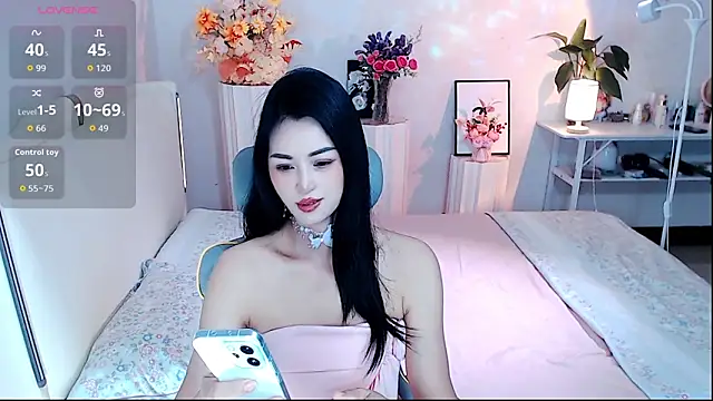 Snapshot of Evelyn-007 chatting on 05.14.26 Evelyn-007 online show from 05.14.26