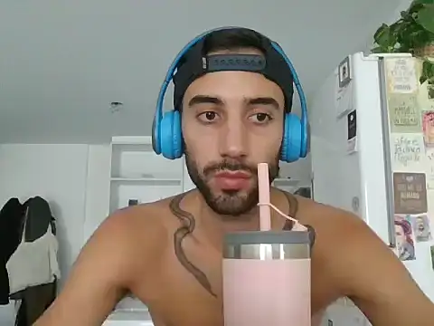 Snapshot of SantinnoVale chatting on 03.20.26 SantinnoVale online show from 03.20.26