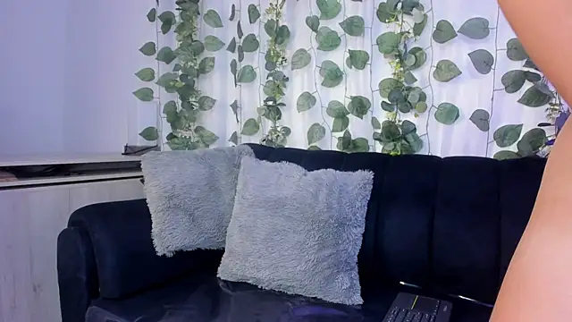 Mia Luna online show from 04.18.26