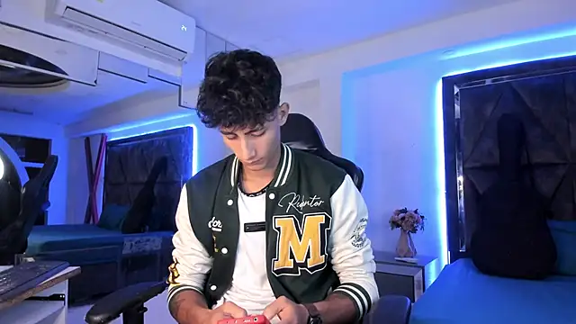 Snapshot of MaxiimoRomano_ chatting on 03.31.26 MaxiimoRomano online show from 03.31.26