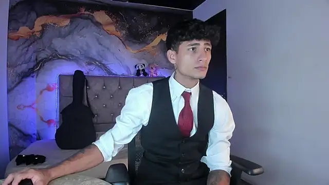 Snapshot of MaxiimoRomano_ chatting on 04.21.26 MaxiimoRomano online show from 04.21.26