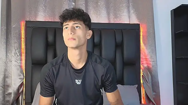 MaxiimoRomano  online show from 06.16.26