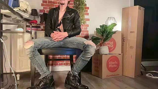 Snapshot of DylanBrook chatting on 04.24.26 DylanBrook online show from 04.24.26