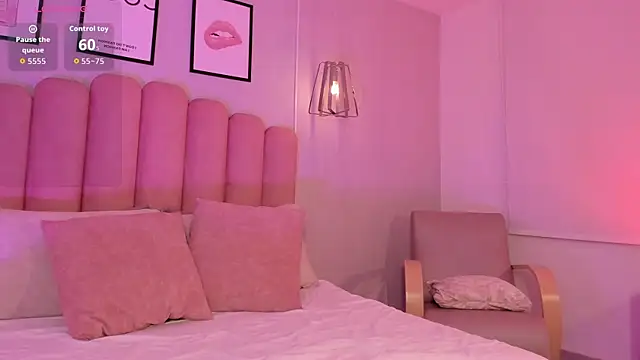 Snapshot of violeta_hills_ chatting on 07.30.26 violeta hills online show from 07.30.26