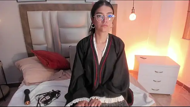 AnnieBlluee online show from 04.18.26