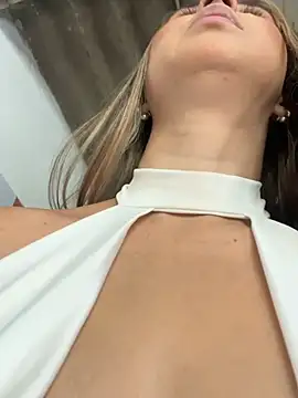 Snapshot of VictoriaWhitmore chatting on 03.25.26 VictoriaWhitmore online show from 03.25.26