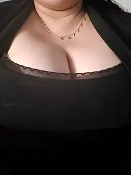 Snapshot of emiliecurvy83 chatting on 03.24.26 emiliecurvy83 online show from 03.24.26