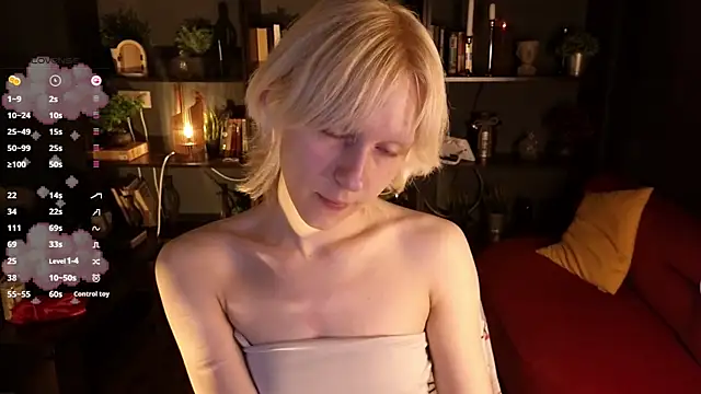 Snapshot of holyedward chatting on 06.18.26 holyedward online show from 06.18.26
