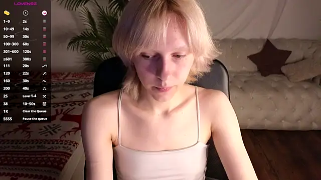Snapshot of holyedward chatting on 07.19.26 holyedward online show from 07.19.26