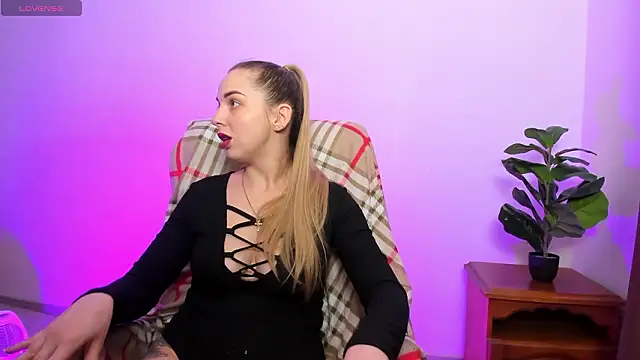 Snapshot of Alexandracandy chatting on 03.22.26 Alexandracandy online show from 03.22.26