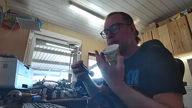 Snapshot of Toebsexxx chatting on 03.19.26 Toebsexxx online show from 03.19.26