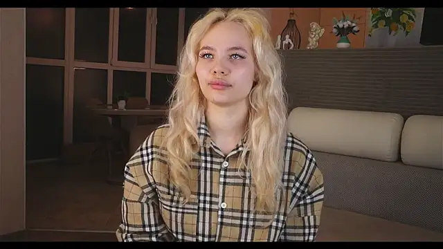 Snapshot of _miablonde chatting on 03.24.26 miablonde online show from 03.24.26