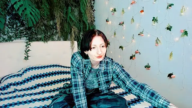 Snapshot of Kira__Cutie chatting on 06.19.26 Kira Cutie online show from 06.19.26