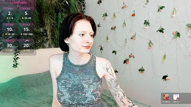 Snapshot of Kira__Cutie chatting on 06.23.26 Kira Cutie online show from 06.23.26