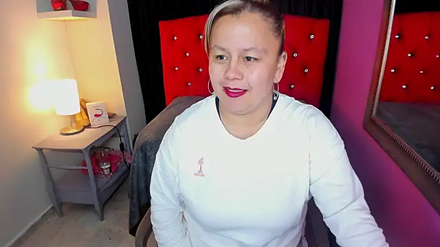 ScarletBigTitties online show from 05.09.26