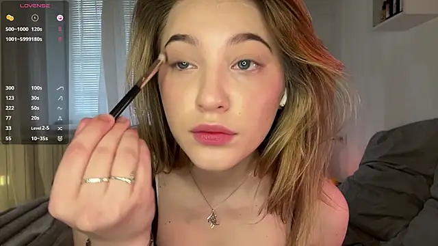 1Kellynaive online show from 04.25.26