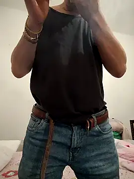 Snapshot of FINCHELABARCAVA chatting on 03.24.26 FINCHELABARCAVA online show from 03.24.26