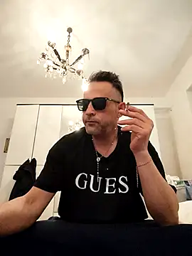 Snapshot of FINCHELABARCAVA chatting on 03.29.26 FINCHELABARCAVA online show from 03.29.26