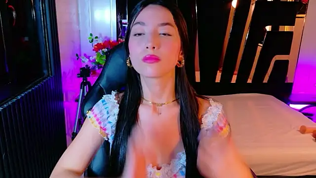 MiaLovelyn online show from 04.23.26