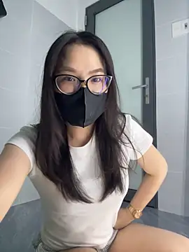 Snapshot of Evelyn9xzz chatting on 03.25.26 Evelyn9xzz online show from 03.25.26