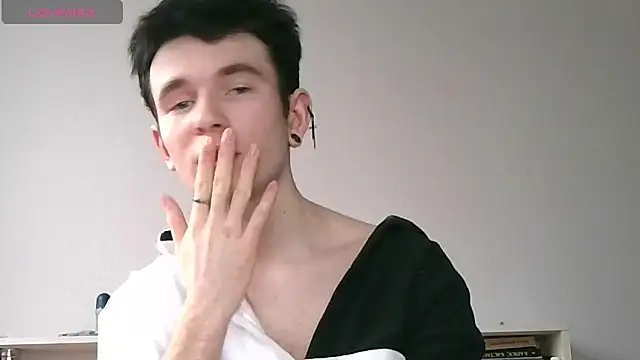 Snapshot of Ernest_ice chatting on 03.27.26 Ernest ice online show from 03.27.26