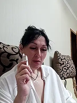 Snapshot of HelgaDennis chatting on 06.17.26 HelgaDennis online show from 06.17.26