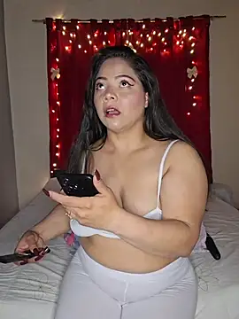 Snapshot of ROUSSE_SINCLAIR chatting on 03.25.26 ROUSSE SINCLAIR online show from 03.25.26