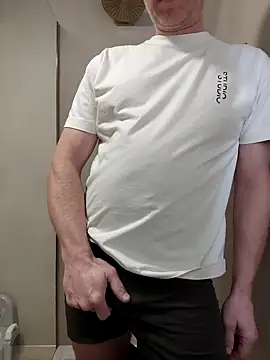 Snapshot of Essie_deLona chatting on 03.19.26 Essie deLona online show from 03.19.26