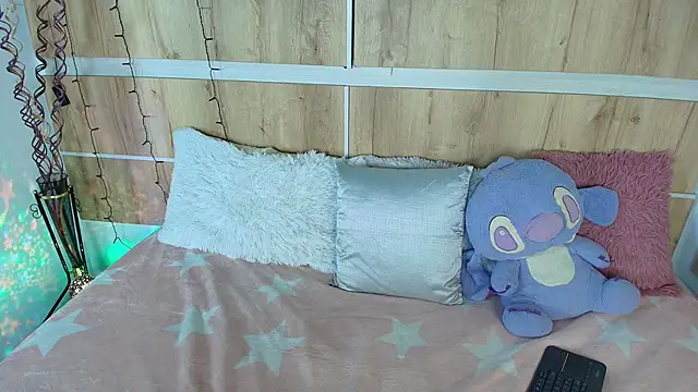 Snapshot of Rapthalia_ chatting on 03.22.26 Rapthalia online show from 03.22.26