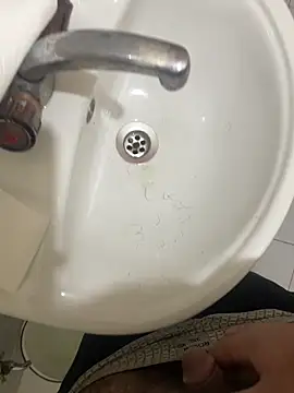 Snapshot of yassineamri chatting on 03.25.26 yassineamri online show from 03.25.26