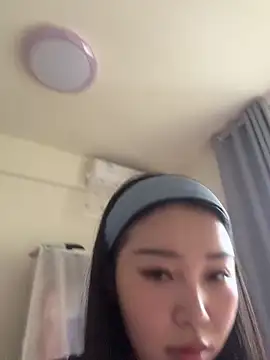 Snapshot of kiki-chloe chatting on 04.07.26 kiki-chloe online show from 04.07.26