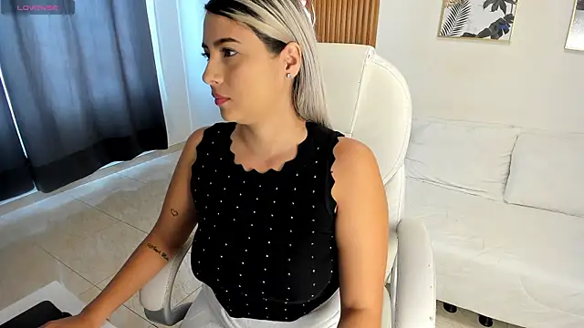 Snapshot of shadixa_Luxxx chatting on 04.07.26 shadixa Luxxx online show from 04.07.26