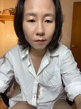 Snapshot of lilysister66 chatting on 06.29.26 lilysister66 online show from 06.29.26