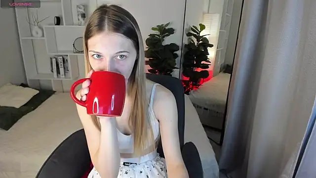 LauraPurr online show from 05.25.26