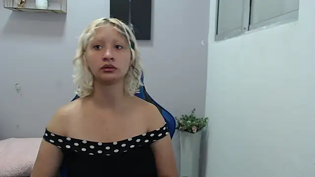 Snapshot of dafne_kim chatting on 03.25.26 dafne kim online show from 03.25.26