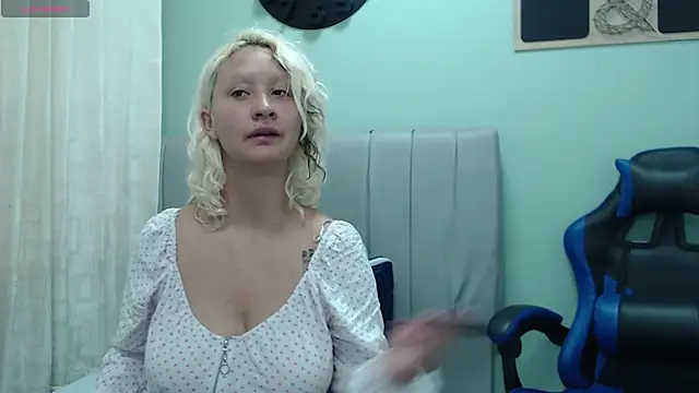Snapshot of dafne_kim chatting on 05.08.26 dafne kim online show from 05.08.26