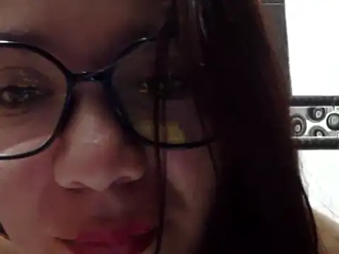 Snapshot of Alaialuxe chatting on 04.08.26 Alaialuxe online show from 04.08.26