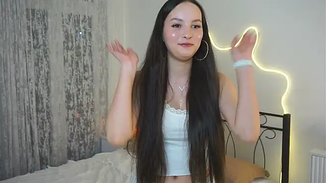 Snapshot of TonjaMano chatting on 03.24.26 TonjaMano online show from 03.24.26