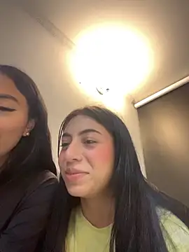 Snapshot of Velunett_19 chatting on 03.28.26 Velunett 19 online show from 03.28.26