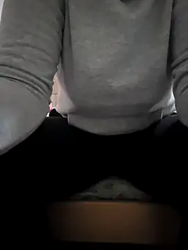 Snapshot of SellenaGomez chatting on 03.20.26 SellenaGomez online show from 03.20.26