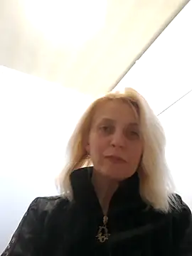 MiaLove183 online show from 04.28.26