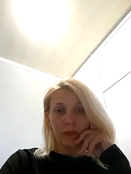 MiaLove183 online show from 05.10.26