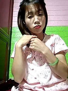 AmyLinee01 online show from 04.25.26