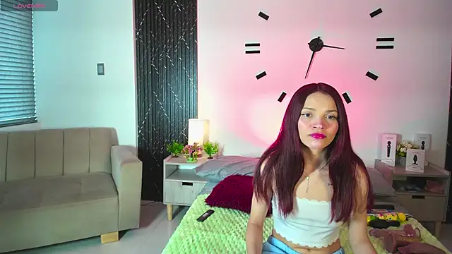 aurora petitee online show from 04.25.26